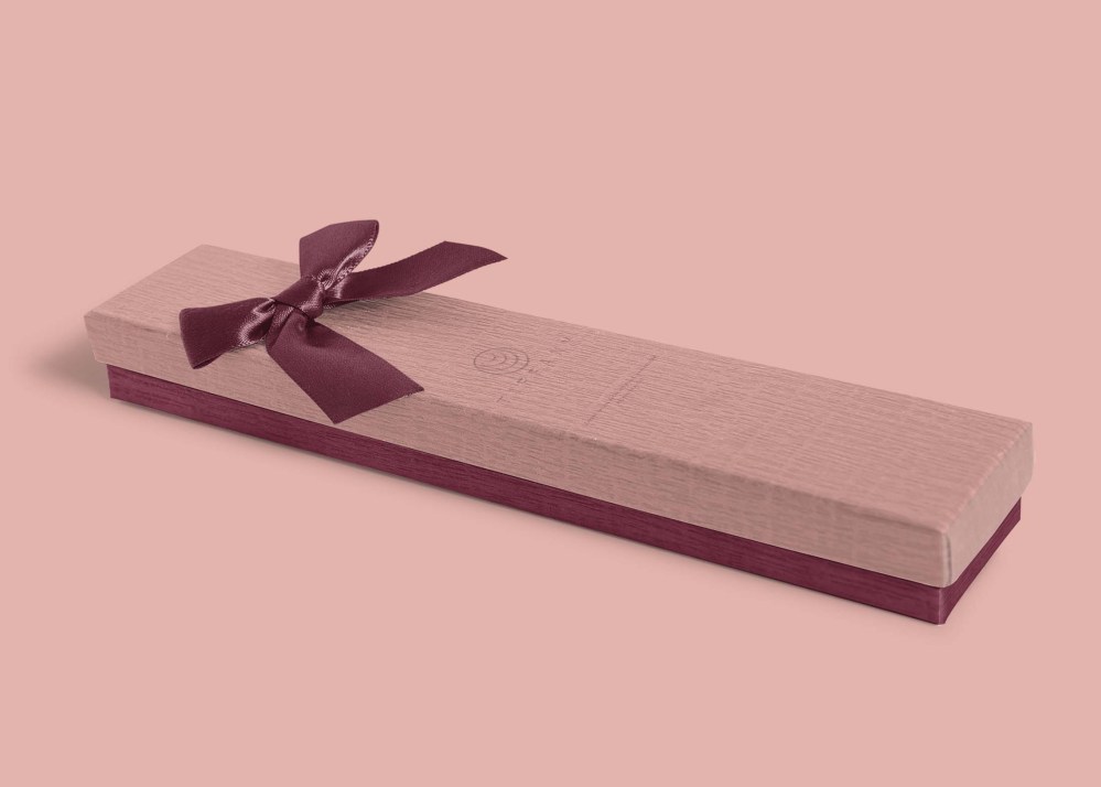 Free Luxury Gift Box Mockup - Graphicfolks