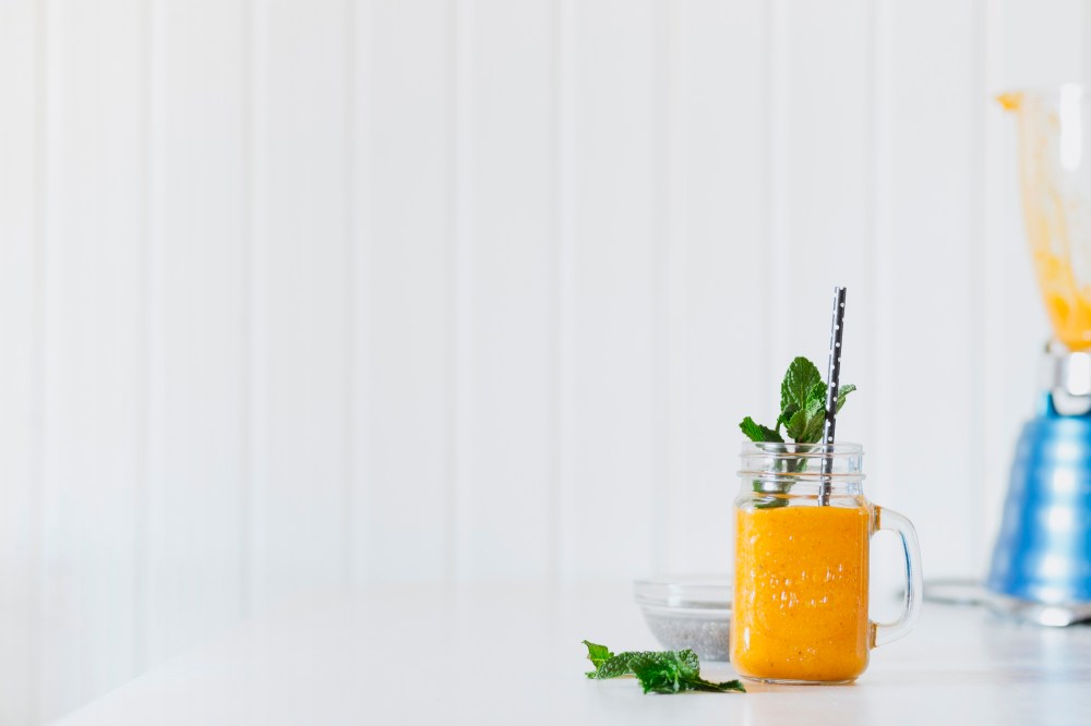 Drinking jar with smoothie