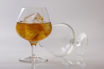 2 Clear Cognac Glass
