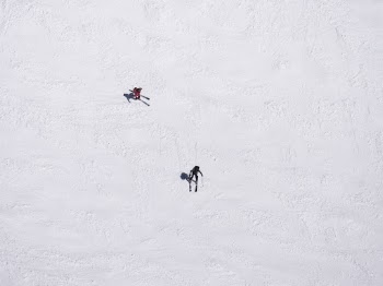 2 skiers at Vallee Blanche