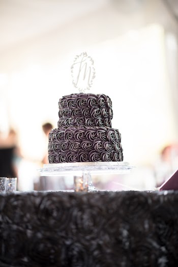 2-tiered Cake on Glass Stand