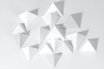 3D gray pyramid paper craft on a gray background | Free  photo - 2339363