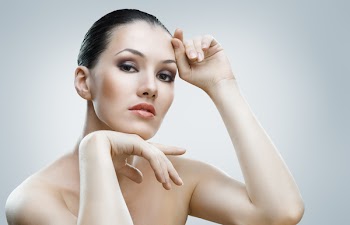 a beauty girl on the grey background