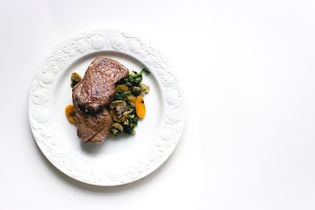 A beef steak and vegetables | Free public domain photo - 447635
