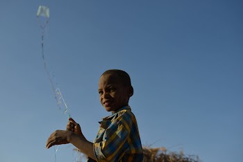 A boy flys his homemade | Free Photo - rawpixel