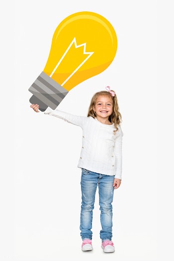 A cute girl holding a bulb icon | Free stock psd mockup - 491861
