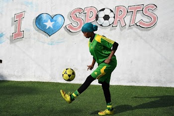 A female soccer player dribbles | Free Photo - rawpixel
