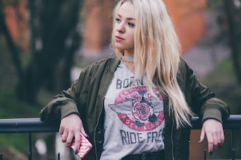 A girl with a phone 2
