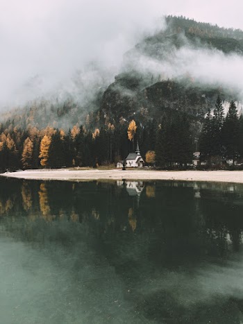 A House Near The Lake Shore