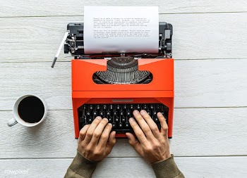 A retro typewriter | Free stock psd mockup - 385099