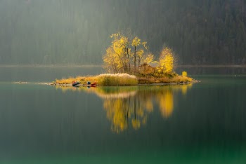 A small isle in the Eibsee at the beginning of November in 2018. Because it was a really nice and warm day some canoeists stayed at the island in the sund to relax.

This is the horizontal version of a photo I already posted last year.