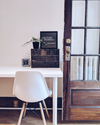 A snippet of the Bona Fide Craft Typography studio located in the upstairs of a century home nestled in Waterloo, Ontario. 

bonafidecraft.ca | @BonaFideCraft