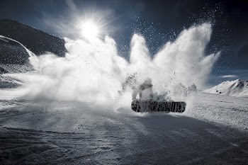 A snowboarder hitting the powdery | Free Photo - rawpixel