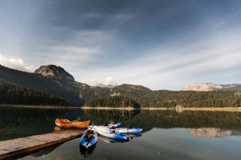 A tourist hotspot by day. But in the evening it is a nice point to enjoy the great landscape an the quiet lake.