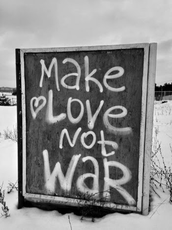 A Wooden Sign with Anti War Message  · Free Stock Photo