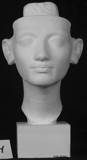 A young queen, Nefertiti | Free Photo - rawpixel
