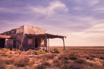 Abandoned House in Desert Free Photo 