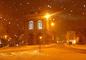 abingdon-market-place-at-night-in-the-snow.jpg
