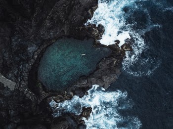 ADD ME ON INSTAGRAM: daventuree

It’s been a week since I have arrived here in Tenerife. The sunsets at the sea horizon, the spanish food and the incredible landscapes have already earned a special place in my heart.💛
My first weekend trip took me to this surreal place where hundreds of crabs were bustling around this so called “piscinas naturales”. Those natural pools emerged from arbitrary vulcanic streams.🌋