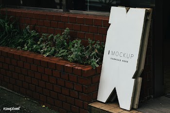 Advertisement board mockup in front of a shop | Free stock psd mockup - 535493