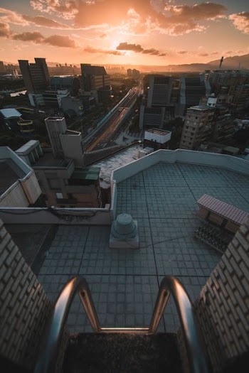 aerial photo of gray building