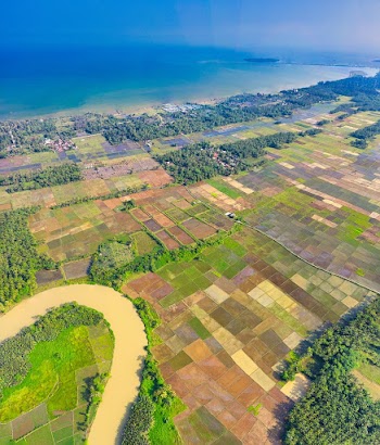 Aerial Photo of Land Near Sea