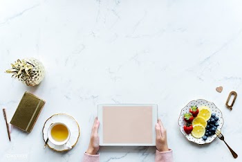 Aerial view of woman using a digital tablet o.. | Free stock psd mockup - 385191