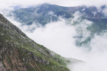aerial view photo gray of mountain covering by mist