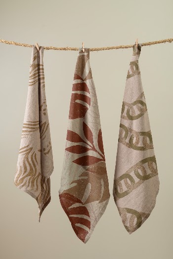 Aesthetic towel, brown botanical pattern | Free Photo - rawpixel