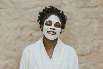 African American woman in spa | Free Photo - rawpixel