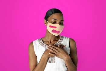 African American woman wearing face mask to prevent Covid 19