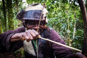 African man using arrow, Batwa | Free Photo - rawpixel