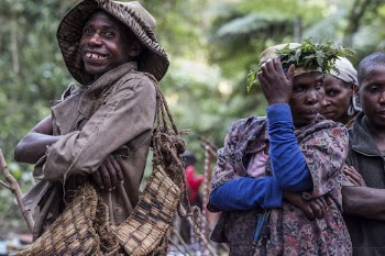African people, Batwa Pygmies tribe, | Free Photo - rawpixel