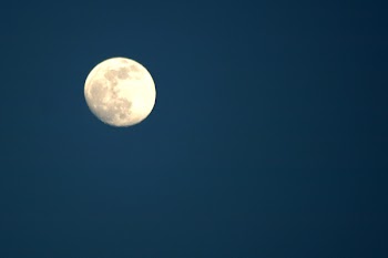 afternoon_moon.jpg