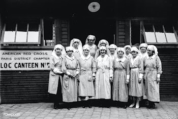 American Red Cross canteen staff (1919). Original from Library of Cong.. | Free public domain photo - 2301129