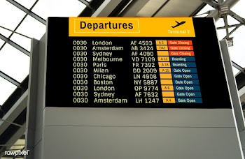 Announcement screen mockup at the airport | Free stock psd mockup - 534789