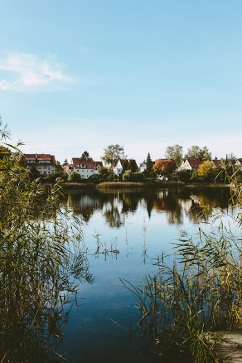 Apartment complex by the lake 3