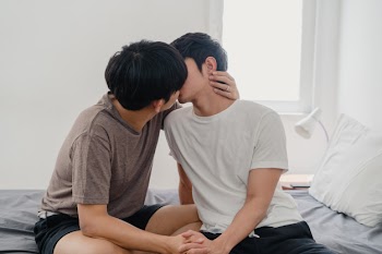 Asian gay couple kissing on bed at home. young asian lgbtq men happy relax rest together spend romantic time after wake up in bedroom at home in the morning . Free Photo