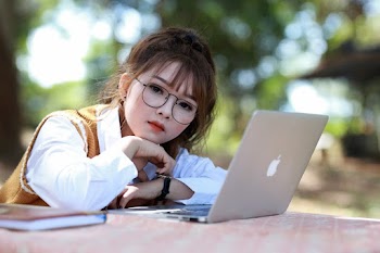 Asian teen girl with Macbook