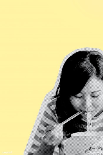 Asian woman eating instant noodles during coronavirus quarantine | Free  photo - 2307100