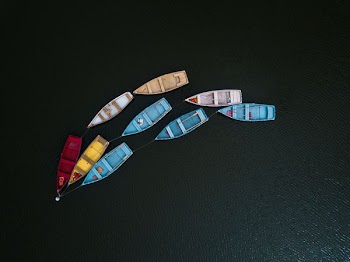 assorted-color canoe lot