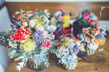 assorted-color petaled flowers centerpieces