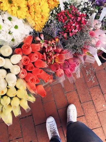 Assorted Flower Bouquet Lot