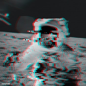 Astronaut in a spacesuit glitch style design resource | Free  illustration - 2342859