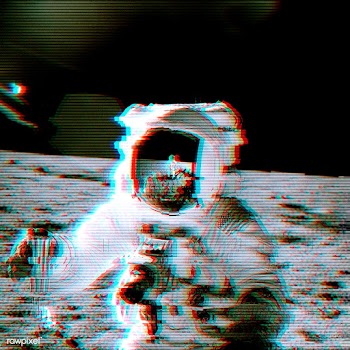 Astronaut in a spacesuit glitch style sticker overlay | Free  illustration - 2347947