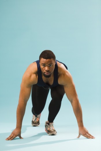 Athletic man in gym outfit preparing to run Free Photo