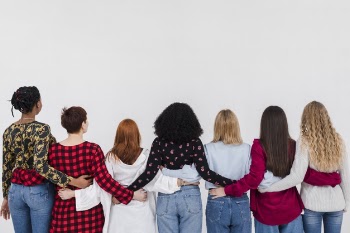 Back view group of best friends holding each other Free Photo
