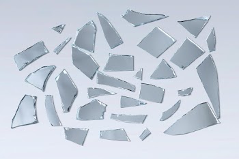 Background of broken mirror shattered glass | Free stock photo | High Resolution image