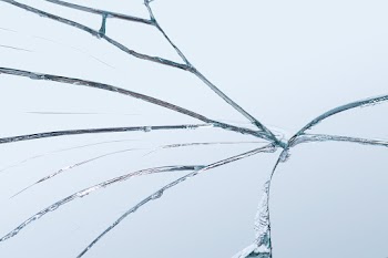 Background of realistic cracked glass effect | Free stock photo | High Resolution image