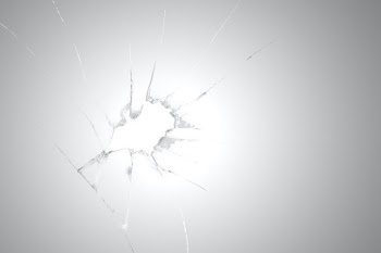 Background of realistic cracked glass effect | Free stock photo | High Resolution image